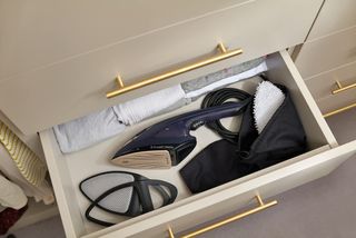 Plancha Vapor Russell Hobbs Steam Genie