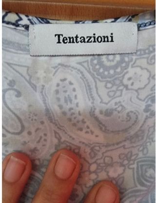 Camiseta estampada paisley. Talla L