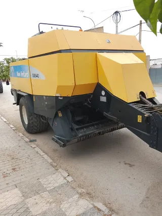 Empacadora y Rastrillo Hilerador