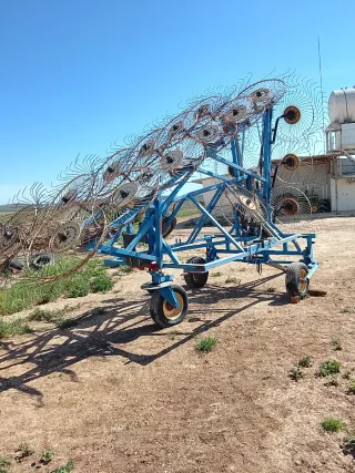 Empacadora y Rastrillo Hilerador