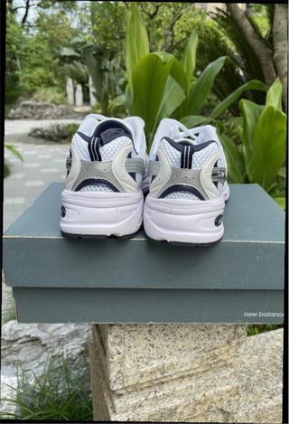 New Balance 530 Talla 37 Plata/Blanco