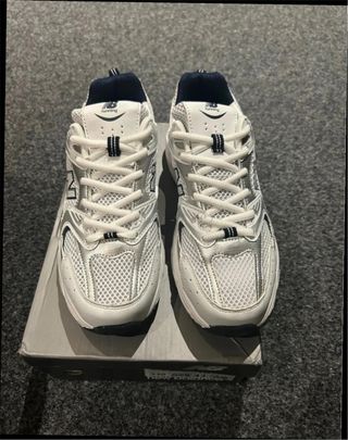 New Balance 530 Talla 42 Plata/Blanco