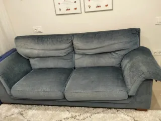 Sofá de tela azul y gris