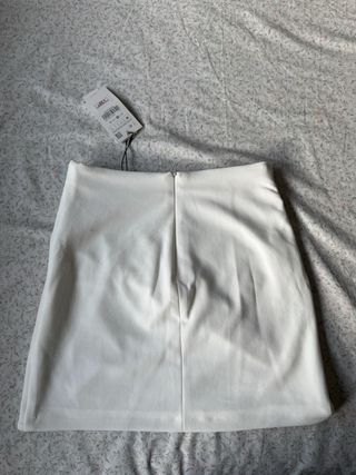 Falda Zara blanca con etiquetas