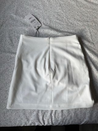 Falda Zara blanca con etiquetas