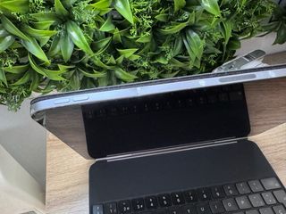 Apple IPad Pro 5ª Gen 12.9 M1 y Magic Keyboard