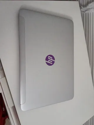 Portátil HP Plata y Morado