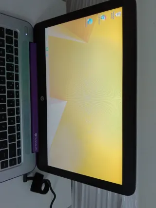 Portátil HP Plata y Morado