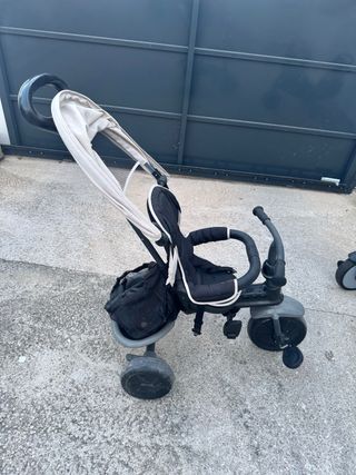 Triciclo para bebé con capota