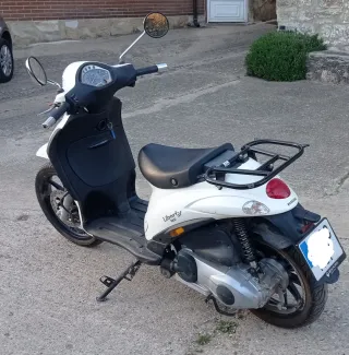Piaggio 125cc Scooter Blanca