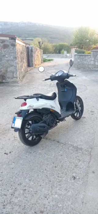 Piaggio 125cc Scooter Blanca