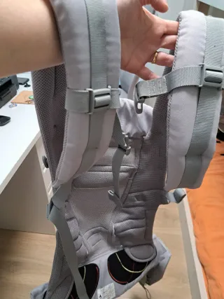 Mochila Ergobaby Porteo Gris. Ergonómica