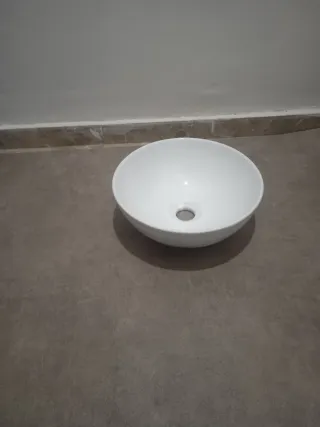 Lavabo redondo blanco pequeño