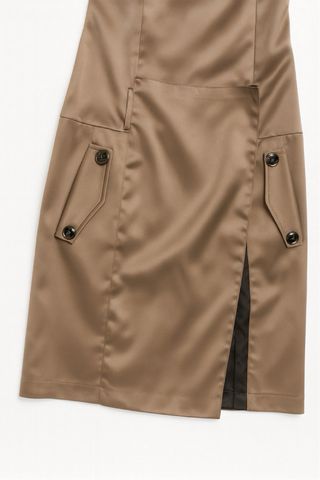 Vestido marrón con cinturón y detalles negros