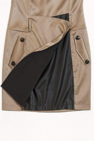 Vestido marrón con cinturón y detalles negros