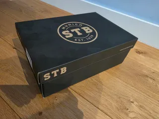 Zapatillas Munich Beige y Blancas