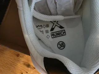 Zapatillas Munich Beige y Blancas