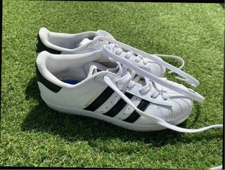 Adidas Superstar Talla 41 Blancas y Negras