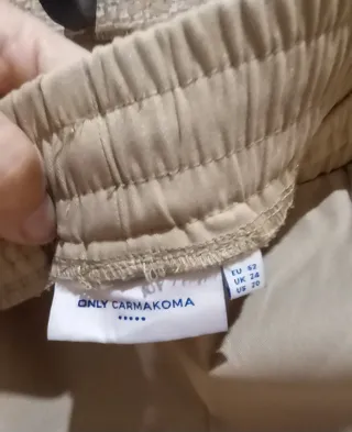 Pantalón tobillero beige Carmakoma