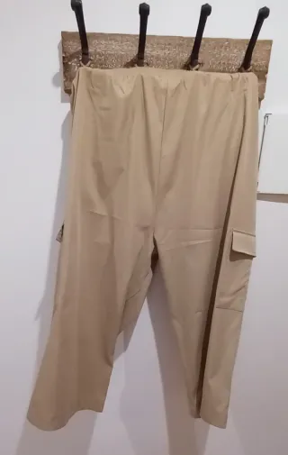 Pantalón tobillero beige Carmakoma