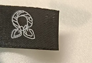 Pañuelo de seda con corazones amarillos