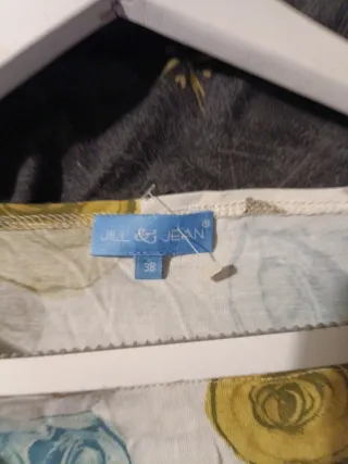 Blusa sin mangas con estampado floral