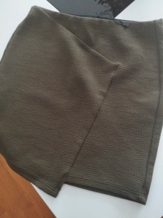 Falda mini verde oliva talla XS
