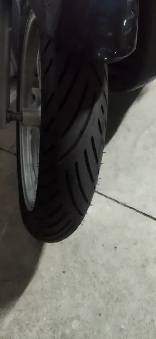 Honda SH 125 Scooter Negra y Plateada