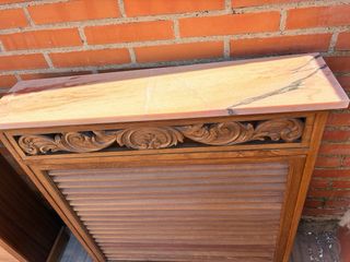 Cubre radiadores de madera y mármol