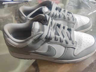 Zapatillas Dunk blancas y grises