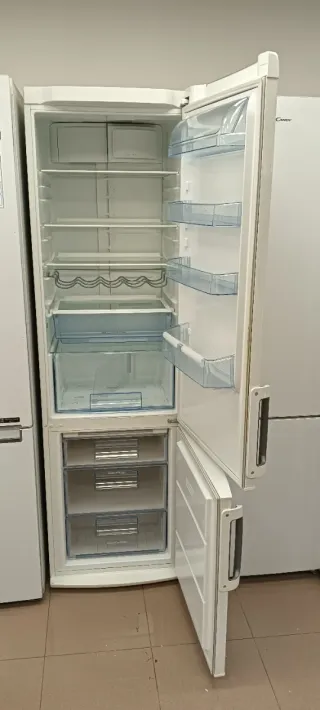 NEVERA COMBI ELECTROLUX NO FROST ENERGÍA A+