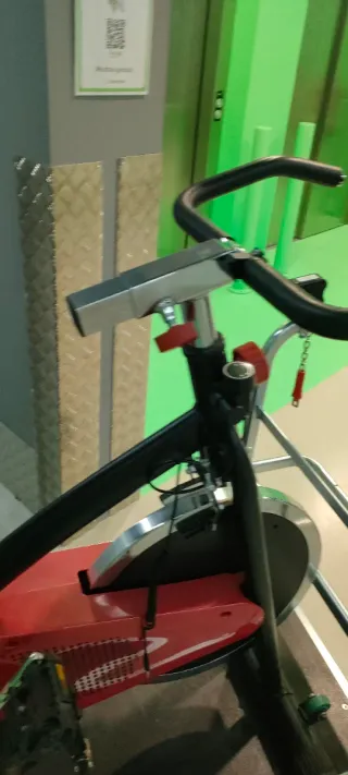 Bicicleta Estática Roja y Negra