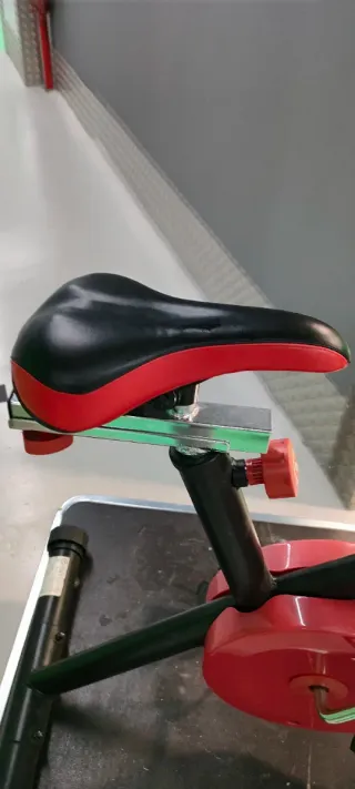 Bicicleta Estática Roja y Negra