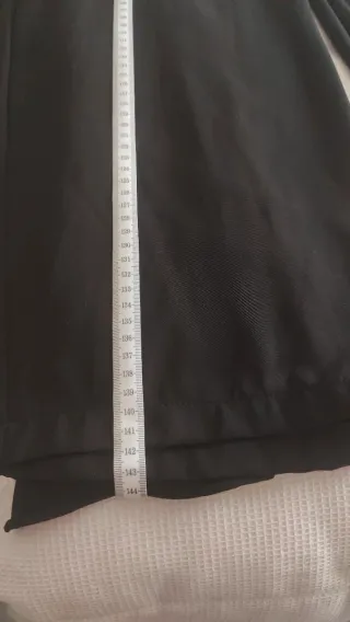 Mono fiesta negro con detalles dorados.Etiqueta