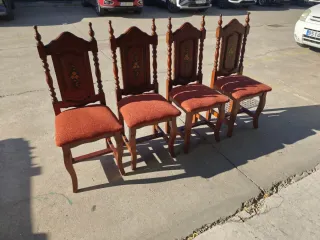 Sillas de madera maciza con tapizado 20€ la unidad