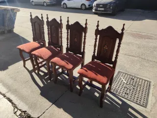 Sillas de madera maciza con tapizado 20€ la unidad