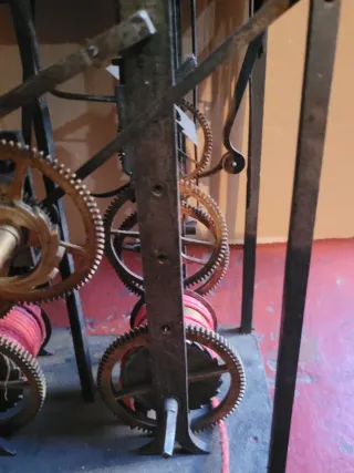 Máquina de reloj Morez antigua