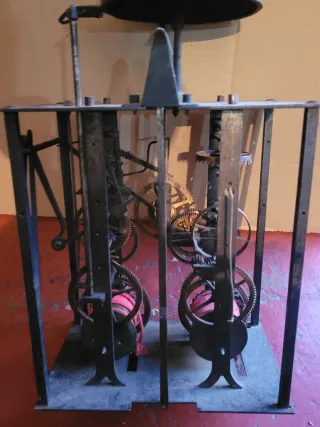 Máquina de reloj Morez antigua