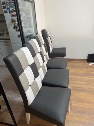 Mesa de comedor extensible y 4 sillas