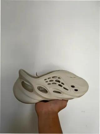 Yeezy Foam Runner Talla 40 Beige