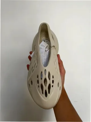 Yeezy Foam Runner Talla 40 Beige