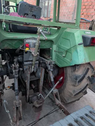 Tractor Fendt Farmer 305 LS con pala