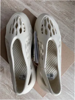 Yeezy Foam Runner Talla 38 Beige