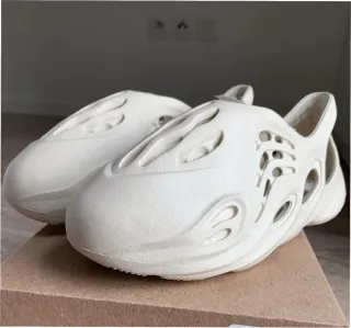 Yeezy Foam Runner Talla 38 Beige