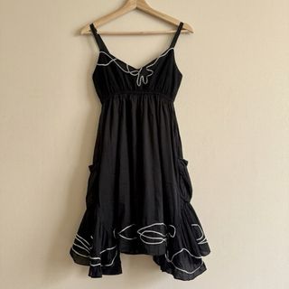 Talla M - Dorothy Perkins - Abito nero con dettagli ricamati