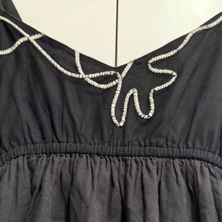 Talla M - Dorothy Perkins - Abito nero con dettagli ricamati