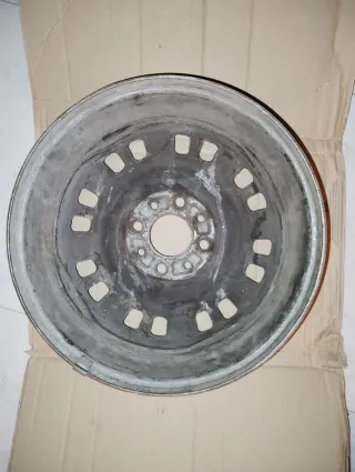 (1) Llanta original Michelin 13" Seat Marbella