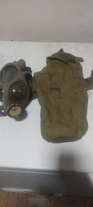 Máscara antigás con funda