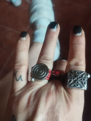 Anillo con piedra grande