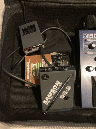BOSS pedales de guitarra con Samson SR-2 Wireless